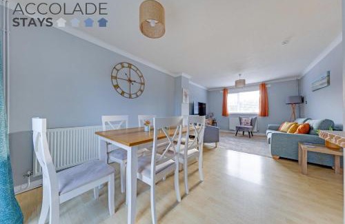 Basingstoke House | 3 Bed, sleeps 6, with parking and WiFi