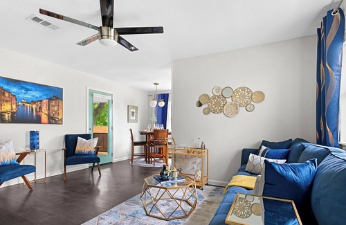 St. Johns House | 3-Bed Venetian Oasis in Austin + Outdoor Patio