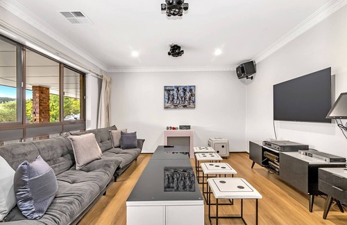 McLaren Vale House | 3-Bed Vineyard Retreat with Alfreso Dining