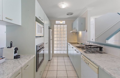 Redcliffe Apartment | 3-Bed with Alfresco Dining & BBQ 300m to the Beach