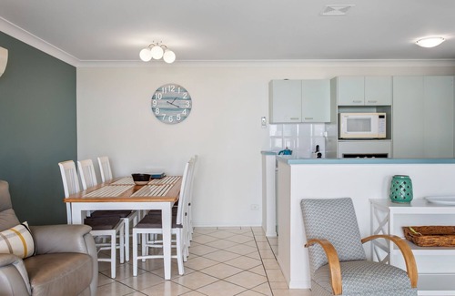 Redcliffe Apartment | 3-Bed with Alfresco Dining & BBQ 300m to the Beach