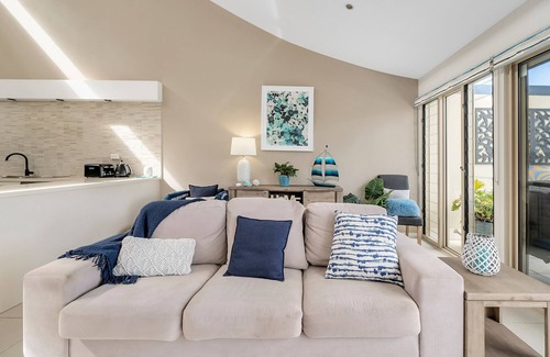 Denhams Beach House | 3-Bed with Beach Views and Entertainment Area