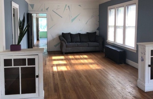 Roseland Apartment | 3 bedroom 1 Bath / private apt