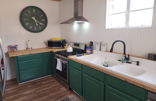 Alpine House | 3 Bedroom, 1 Bath rock cottage in Walking Distance to Downtown Alpine