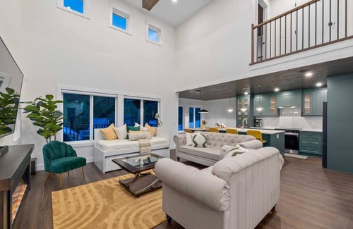 Sunshine Valley Cabin | 3 bedroom (10-12 guests), 2 full bathroom, family friendly, atv-dirt bike trails