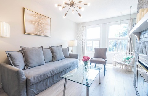 Clearview House | 3 Bedroom 2.5 Bathroom House with Pool Table, Swing, Outdoor BBQ & Gym