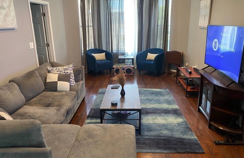 South Shore Apartment | 3 Bedroom 2 Bath beauty located steps away from Rainbow Beach, Metra stop, CTA.