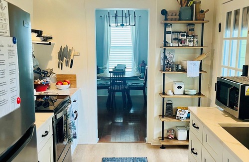 St. Petersburg - Clearwater House | 3-bedroom 2 bath Bungalow by the Bay in Clearwater! Close to Beach! Sleeps 6