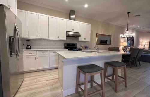 Cypress Lake Villa | 3 bedroom/2 bath home near Ft. Myers and Sanibel beaches.