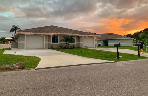 Cypress Lake Villa | 3 bedroom/2 bath home near Ft. Myers and Sanibel beaches.