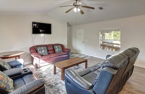 Rockport House | 3 bedroom, 2 bath hunting and fishing retreat in Holiday Beach!