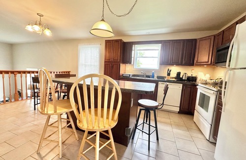 Danville House | 3 Bedroom 2 Bath Modern Town Home Near GMC