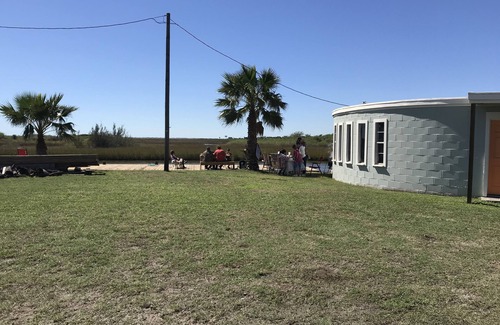 Port Lavaca House | 3 BEDROOM, 2 BATH ROUND HOUSE ON THE BAY AND BAYOU SLEEPS 13