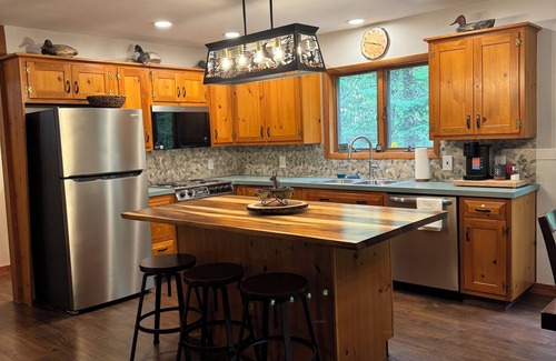 Old Forge House | 3 Bedroom, 2 Bath Secluded Old Forge Log Cabin