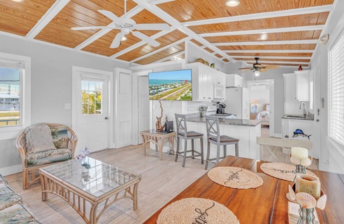 Summerland Key House | 3 bedroom 2 bath home located on Summerland Key airstrip with great boating.