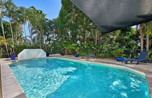 Trinity Beach Apartment | 3 Bedroom 2 Bathroom 2nd Floor Beachfront Meridien Apartment Trinity Beach