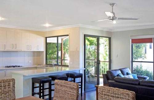 Agnes Water House | 3 Bedroom, 2 bathrooms. Ocean view, 5 minute walk to shops and beach