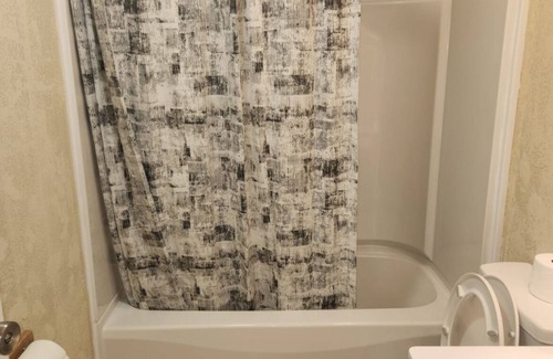Yellowknife House | 3 bedroom, 2 bathroom across from Walmart, 5 minutes to the airport & hospital.