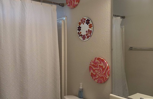 Vista Sandia House | 3-Bedroom, 2-Bathroom, Private Yard, Move-In Ready- WiFi, AC, Laundry, Parking