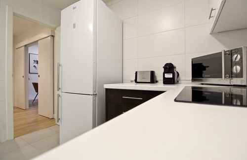 Adelfas Apartment | 3 bedroom 2 bathroom apartment wih pool in Atocha