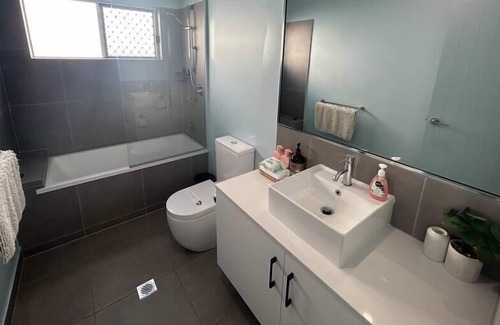 Oonoonba House | 3 bedroom 2 bathroom in Oonoomba