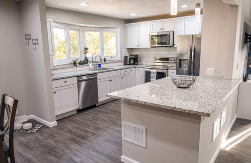 Millard House | 3 Bedroom 2 Full Bath 4 Bed Deck 500Mbps