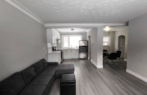 Toronto House | 3 Bedroom + 2 Full Bath + Dine + Big Living Room + Sofa + Internet + Utilities
