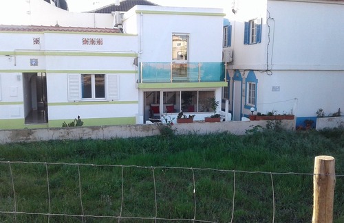 Manta Rota House | 3 bedroom 2 bathroom house ten minutes walk from the beach