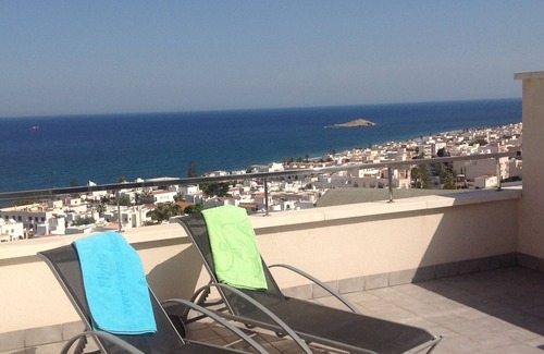 Carboneras Apartment | 3 bedroom 3 bathroom duplex apartment with spectacular sea views.