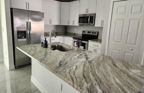 Harris Apartment | 3 Bedroom 812855 by Houzlet