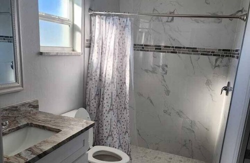 Harris Apartment | 3 Bedroom 812855 by Houzlet