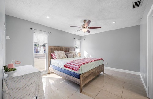 Town N County Park House | 3 bedroom and 2 bathroom with patio and back yard, garage’s not included.