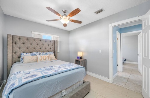 Town N County Park House | 3 bedroom and 2 bathroom with patio and back yard, garage’s not included.