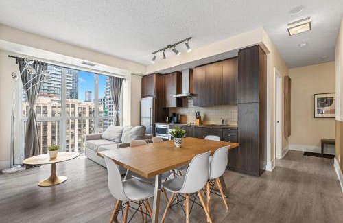 Toronto Entertainment District Apartment | 3-Bedroom Apartment in the Heart of Downtown Toronto Walk to Shops and Attractions