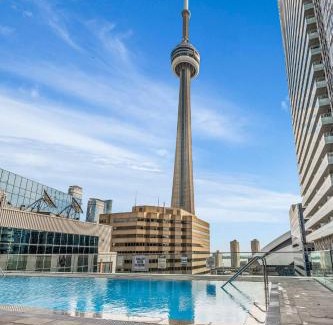 Toronto Entertainment District Apartment | 3-Bedroom Apartment in the Heart of Downtown Toronto Walk to Shops and Attractions
