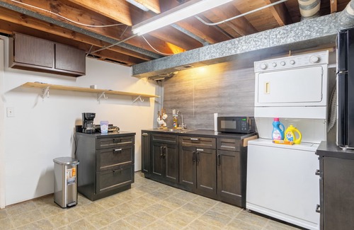 Bartlett Apartment | 3-bedroom apartment in awesome Bartlett with WiFi, AC
