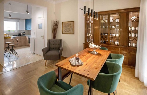 Plaka Condo | 3 bedroom apt next to Syntagma with Acropolis view, Luxury Apartment