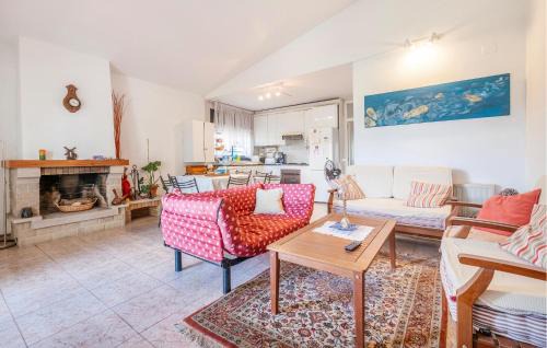 Can Carbonell House | 3 Bedroom Awesome Home In Can Carbonell