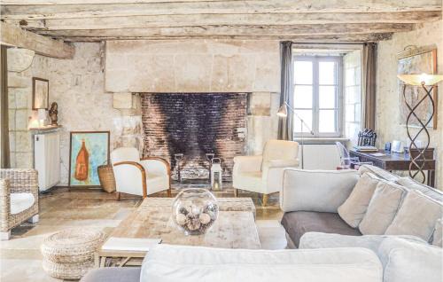 Cheille House | 3 Bedroom Awesome Home In Cheille Bourg