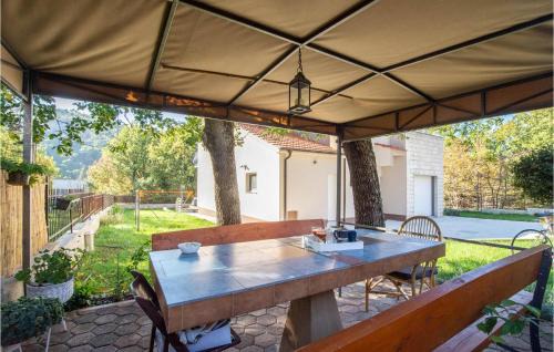 Srinjine House | 3 Bedroom Awesome Home In Srinjine