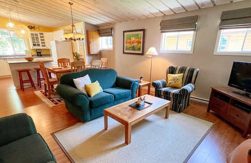 Kenora Cottage | 3 Bedroom Beachfront Cottage on Lake of the Woods