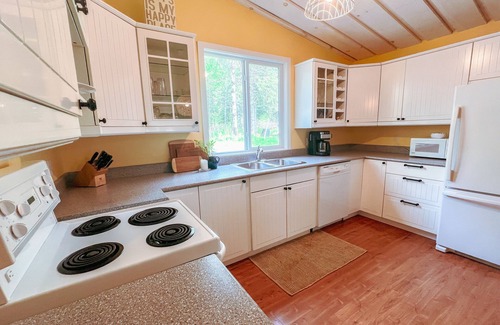 Kenora Cottage | 3 Bedroom Beachfront Cottage on Lake of the Woods