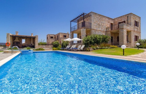 Rapaniana Villa | 3 bedroom Beachfront Villa Emerald 80 meters from the beach