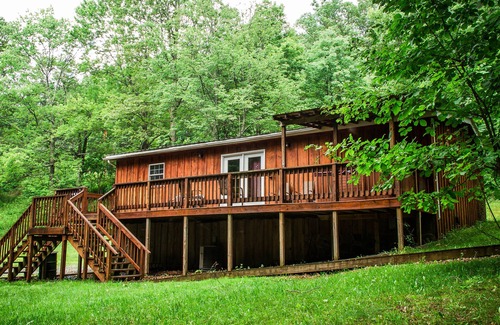 Summerlee Cabin | 3 bedroom cabin close to NR Gorge , hot tub at the best area prices