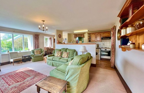 Loddiswell Apartment | 3 bedroom character property