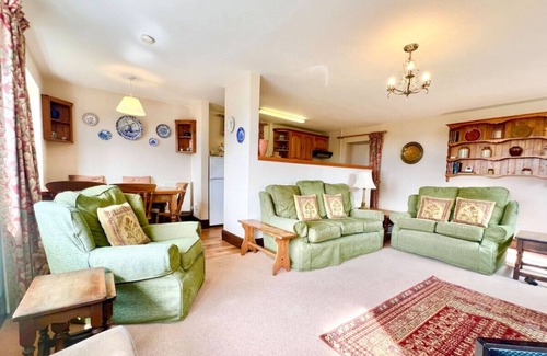 Loddiswell Apartment | 3 bedroom character property