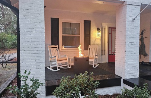 Cordova House | (3) Bedroom Charming, Cozy Little Hideaway with a Unique Feel! Sleeps 6