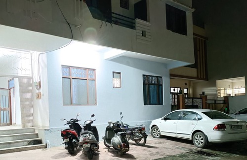 Fatehpura Condo | 3 Bedroom Condo near Fatehsagar Lake