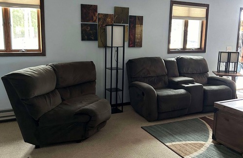 Gresham Condo | 3 Bedroom Condo w/Transportation to the NFL Draft 2025