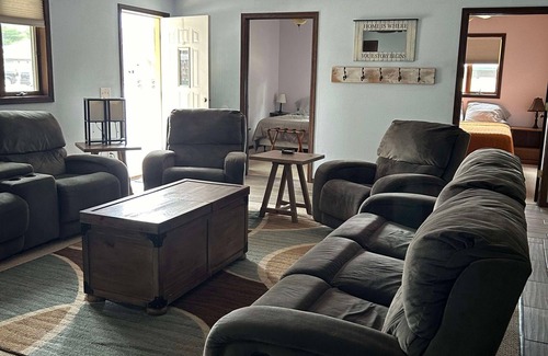 Gresham Condo | 3 Bedroom Condo w/Transportation to the NFL Draft 2025